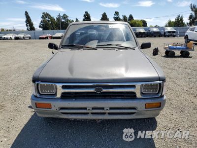 Piąte zdjęcie samochodu w środku: 1993 TOYOTA PICKUP 1/2 TON SHORT WHEELBASE VIN:JT4RN81A2P5166404 - miniatura