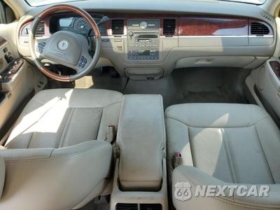 Zdjęcie 8 z 12 samochodu: 2004 LINCOLN TOWN CAR ULTIMATE VIN:1LNHM83W64Y612762 - miniatura