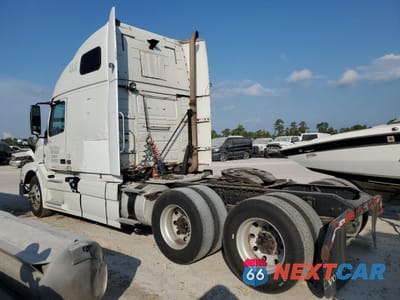 Trzecie zdjęcie samochodu z tyłu: 2014 VOLVO VN VNL VIN:4V4NC9EH7EN175022 - miniatura