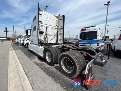 Trzecie zdjęcie samochodu z tyłu: 2020 VOLVO VN VNL VIN:4V4NC9EH1LN211395 - miniatura