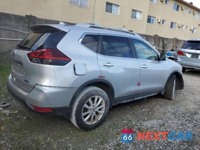 Trzecie zdjęcie samochodu z tyłu: 2020 NISSAN ROGUE S VIN:5N1AT2MT2LC726730 - miniatura