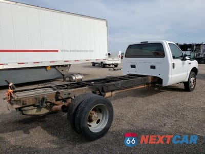Trzecie zdjęcie samochodu z tyłu: 2001 FORD F450 SUPER DUTY VIN:1FDXF46F51EB22093 - miniatura