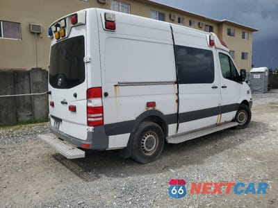 Trzecie zdjęcie samochodu z tyłu: 2013 MERCEDES-BENZ SPRINTER 2500 VIN:WD3PE7CC9D5729860 - miniatura