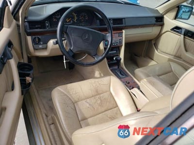 Zdjęcie 8 z 12 samochodu: 1995 MERCEDES-BENZ E 320 VIN:WDBEA66E3SC281266 - miniatura