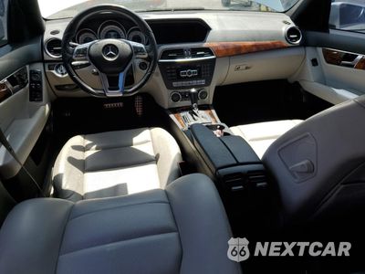Zdjęcie 8 z 12 samochodu: 2012 MERCEDES-BENZ C 250 VIN:WDDGF4HB2CR208977 - miniatura