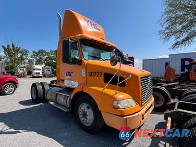 2008 VOLVO VN VNM 4V4MC9EG18N498358 - główne zdjęcie licytacji z USA - miniatura