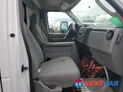 Zdjęcie 10 z 12 samochodu: 2022 FORD ECONOLINE E450 SUPER DUTY CUTAWAY VAN VIN:1FDWE4FK9NDC00463 - miniatura