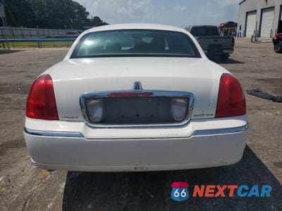 Zdjęcie 6 z 12 samochodu: 2006 LINCOLN TOWN CAR SIGNATURE VIN:1LNHM81W46Y615939 - miniatura