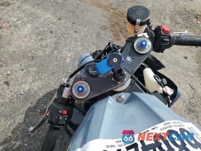 Zdjęcie 7 z 9 samochodu: 2008 SUZUKI GSX-R750 VIN:JS1GR7LA882105395 - miniatura