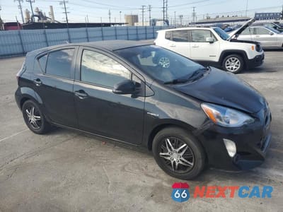 Czwarte zdjęcie samochodu z boku: 2015 TOYOTA PRIUS C TWO VIN:JTDKDTB38F1095397 - miniatura