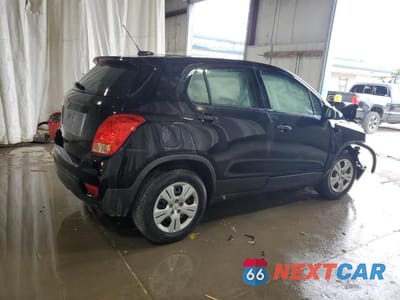 Trzecie zdjęcie samochodu z tyłu: 2018 CHEVROLET TRAX LS VIN:3GNCJKSB4JL261437 - miniatura