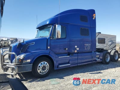 Drugie zdjęcie samochodu z przodu: 2015 VOLVO VN VNL VIN:4V4NC9EH4FN176940 - miniatura