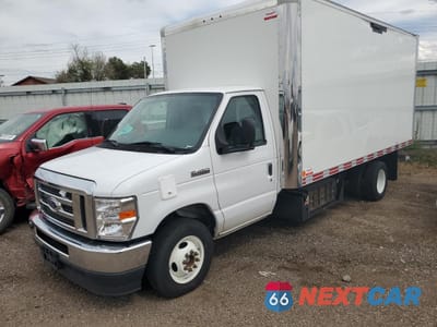 2022 FORD ECONOLINE E450 SUPER DUTY CUTAWAY VAN 1FDWE4FK9NDC00463 - główne zdjęcie licytacji z USA - miniatura