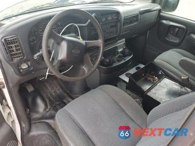 Zdjęcie 8 z 14 samochodu: 2002 CHEVROLET EXPRESS G1500 VIN:1GCEG15W121228610 - miniatura