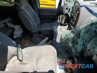 Piąte zdjęcie samochodu w środku: 2001 FORD ECONOLINE E350 SUPER DUTY WAGON VIN:1FBSS31L31HA29965 - miniatura