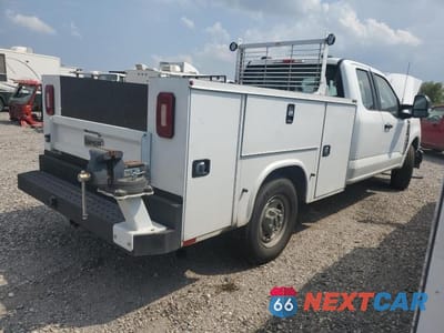 Trzecie zdjęcie samochodu z tyłu: 2023 FORD F250 SUPER DUTY VIN:1FT7X2AA6PEC51972 - miniatura