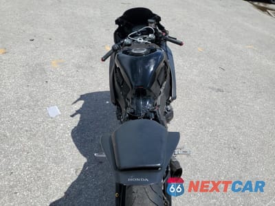 Zdjęcie 6 z 10 samochodu: 2016 HONDA CBR1000 RR VIN:JH2SC5914GK800105 - miniatura
