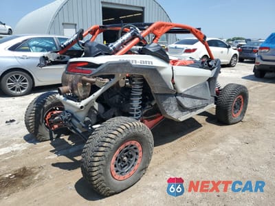 Czwarte zdjęcie samochodu z boku: 2021 CAN-AM MAVERICK X3 X RC TURBO RR VIN:3JBVVAV43MK002755 - miniatura