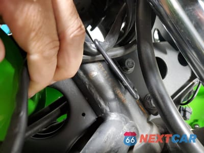 Zdjęcie 10 z 11 samochodu: 2010 KAWASAKI EX250 J VIN:JKAEXMJ19ADA64156 - miniatura