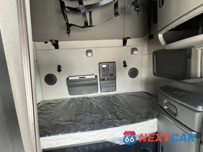 Zdjęcie 6 z 10 samochodu: 2020 VOLVO VN VNL VIN:4V4NC9EH1LN211395 - miniatura