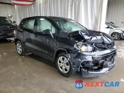 Czwarte zdjęcie samochodu z boku: 2018 CHEVROLET TRAX LS VIN:3GNCJKSB4JL261437 - miniatura