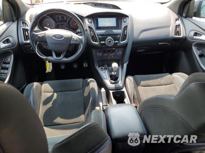 Zdjęcie 8 z 12 samochodu: 2017 FORD FOCUS RS VIN:WF0DP3THXH4124990 - miniatura