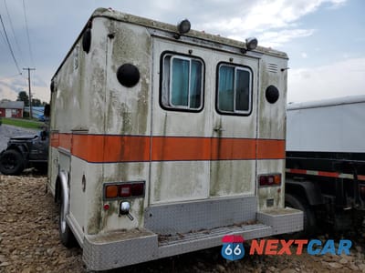 Zdjęcie 6 z 12 samochodu: 1983 FORD ECONOLINE E350 CUTAWAY VAN VIN:1FDKE30L7DHB09578 - miniatura