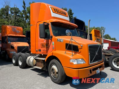 2008 VOLVO VN VNM 4V4MC9EG18N263524 - główne zdjęcie licytacji z USA - miniatura