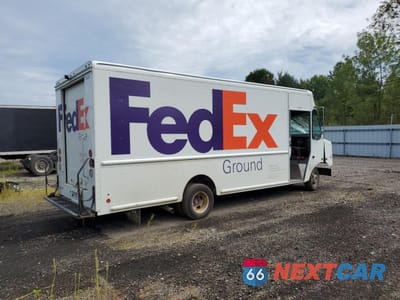 Czwarte zdjęcie samochodu z boku: 2019 FORD ECONOLINE E450 SUPER DUTY COMMERCIAL STRIPPED CHASSIS VIN:1FC3E4K66KDC57246 - miniatura