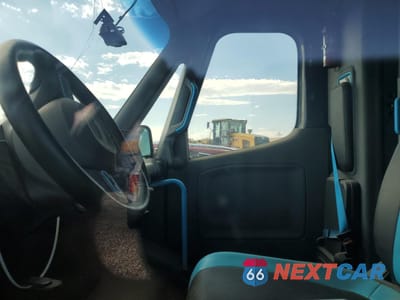 Zdjęcie 7 z 13 samochodu: 2022 RIVIAN EDV 700 VIN:7FCEHDB78NN002213 - miniatura