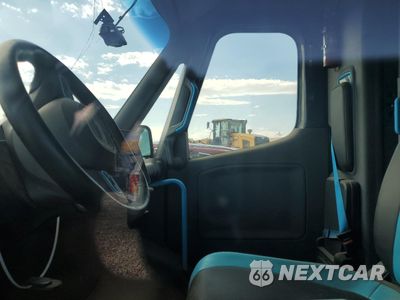Zdjęcie 7 z 13 samochodu: 2022 RIVIAN EDV 700 VIN:7FCEHDB78NN002213 - miniatura