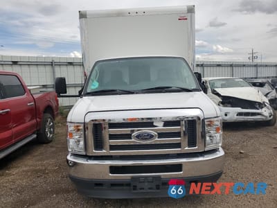 Piąte zdjęcie samochodu w środku: 2022 FORD ECONOLINE E450 SUPER DUTY CUTAWAY VAN VIN:1FDWE4FK9NDC00463 - miniatura