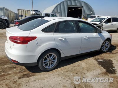 Trzecie zdjęcie samochodu z tyłu: 2016 FORD FOCUS SE VIN:1FADP3F26GL340923 - miniatura