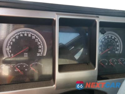 Zdjęcie 8 z 10 samochodu: 2024 MACK PINNACLE VIN:1M1PN4GY5RM013500 - miniatura