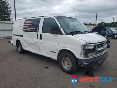 Czwarte zdjęcie samochodu z boku: 2002 CHEVROLET EXPRESS G1500 VIN:1GCEG15W121228610 - miniatura