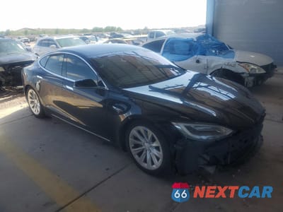 Czwarte zdjęcie samochodu z boku: 2019 TESLA MODEL S VIN:5YJSA1E24KF305706 - miniatura