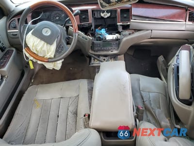 Zdjęcie 8 z 14 samochodu: 2003 LINCOLN TOWN CAR SIGNATURE VIN:1LNHM82W73Y680066 - miniatura