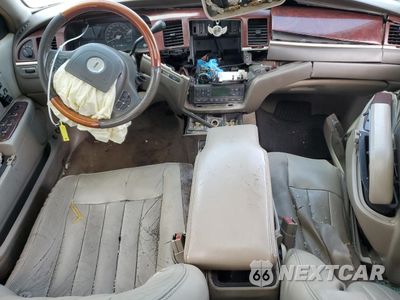 Zdjęcie 8 z 14 samochodu: 2003 LINCOLN TOWN CAR SIGNATURE VIN:1LNHM82W73Y680066 - miniatura