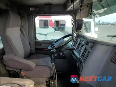 Piąte zdjęcie samochodu w środku: 2014 KENWORTH CONSTRUCTION T800 VIN:1NKDLP9X2ER414111 - miniatura