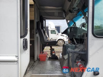 Piąte zdjęcie samochodu w środku: 2019 FORD ECONOLINE E450 SUPER DUTY COMMERCIAL STRIPPED CHASSIS VIN:1FC3E4K66KDC57246 - miniatura
