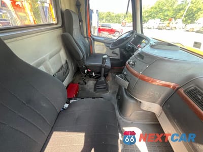 Zdjęcie 8 z 11 samochodu: 2007 VOLVO VN VNM VIN:4V4MC9GF87N449645 - miniatura