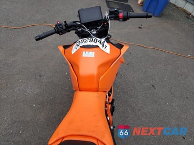 Zdjęcie 6 z 9 samochodu: 2024 KTM 390 DUKE VIN:MD2JPJ402RN277520 - miniatura