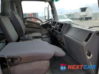 Piąte zdjęcie samochodu w środku: 2013 ISUZU NPR VIN:JALB4W179D7401022 - miniatura