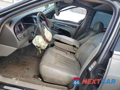 Zdjęcie 7 z 14 samochodu: 2003 LINCOLN TOWN CAR SIGNATURE VIN:1LNHM82W73Y680066 - miniatura