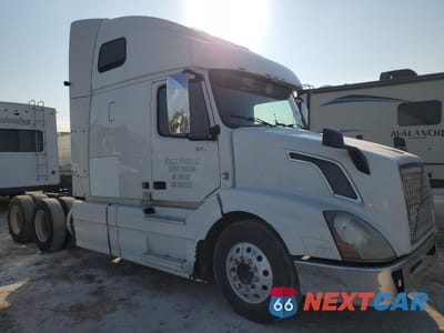 2014 VOLVO VN VNL 4V4NC9EH7EN175022 - główne zdjęcie licytacji z USA - miniatura