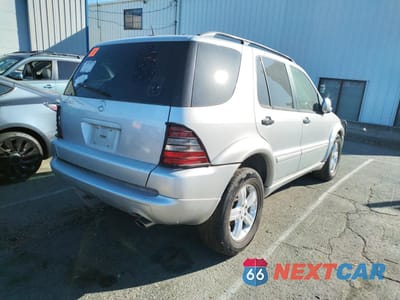Trzecie zdjęcie samochodu z tyłu: 2001 MERCEDES-BENZ ML 320 VIN:4JGAB54E21A257959 - miniatura