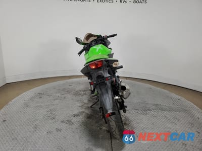 Czwarte zdjęcie samochodu z boku: 2010 KAWASAKI EX250 J VIN:JKAEXMJ19ADA64156 - miniatura