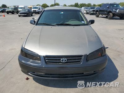 Piąte zdjęcie samochodu w środku: 2001 TOYOTA CAMRY CE VIN:JT2BG22KX10539332 - miniatura