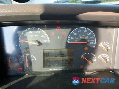 Zdjęcie 8 z 10 samochodu: 2014 VOLVO VN VNL VIN:4V4NC9EH7EN175022 - miniatura