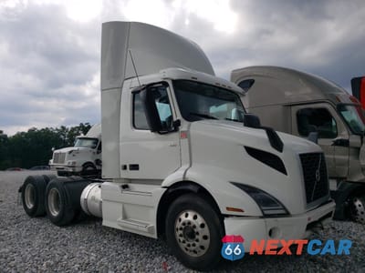 2020 VOLVO VNR 4V4WC9EH6LN259074 - główne zdjęcie licytacji z USA - miniatura